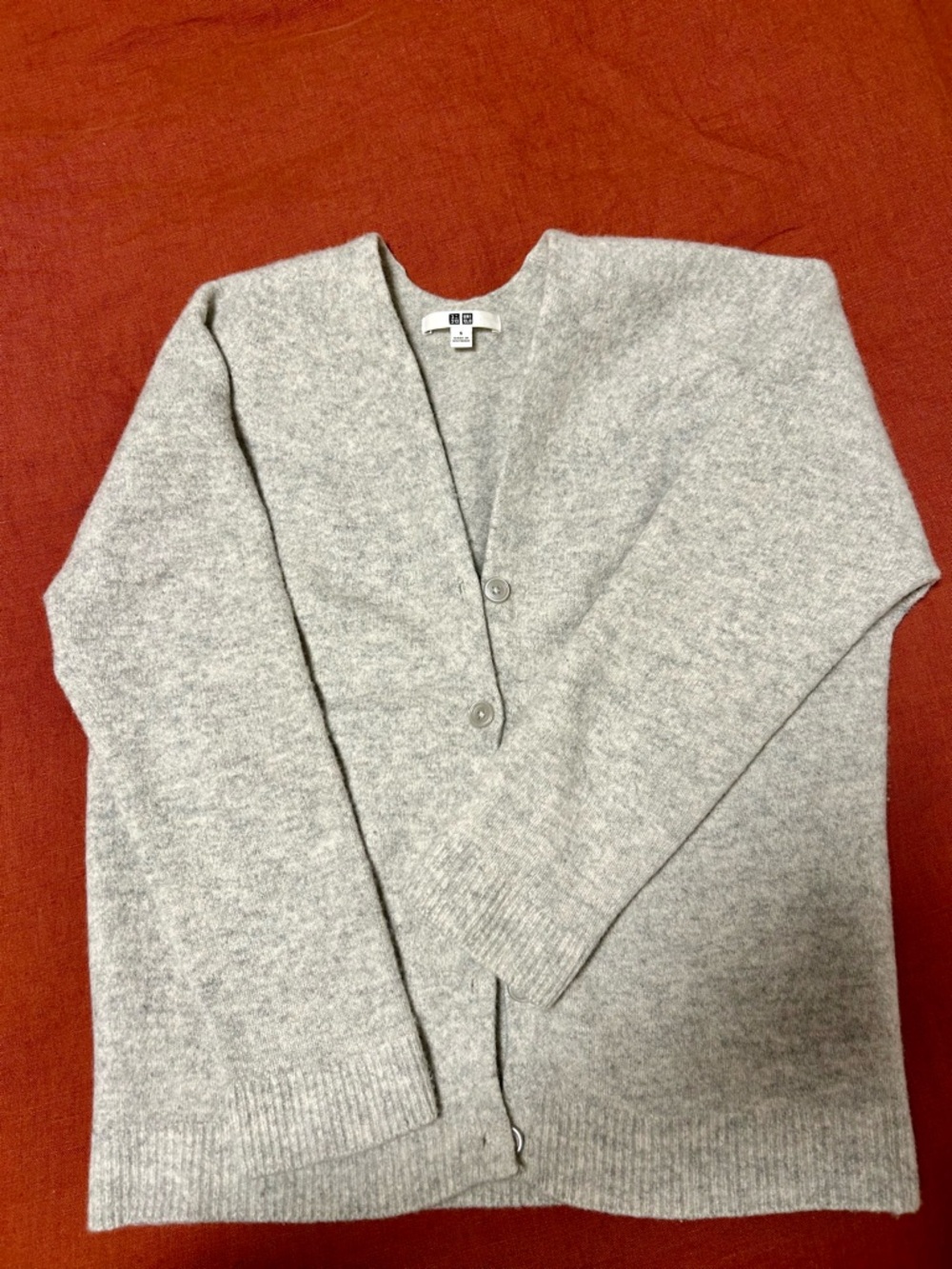 UNIQLO Light Gray V-Neck Buttoned Cardigan